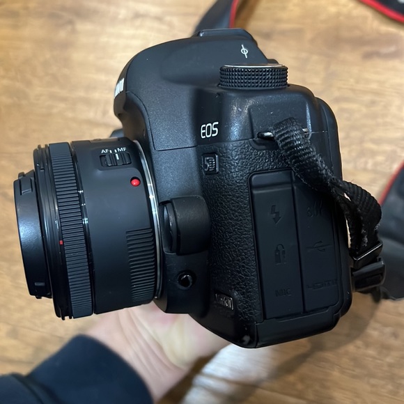 Canon Camera 5D Mark II - Picture 2 of 5